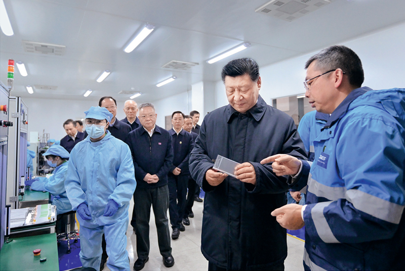 2024年3月18日至21日，中共中央总书记、国家主席、中央军委主席习近平在湖南考察。这是18日下午，习近平在中德合资企业巴斯夫杉杉电池材料有限公司考察。 新华社记者 谢环驰/摄
